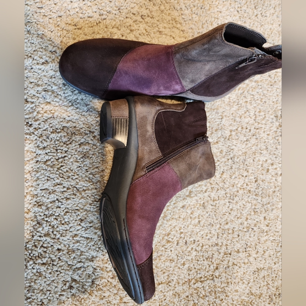 Earth booties, Size 10, NEW